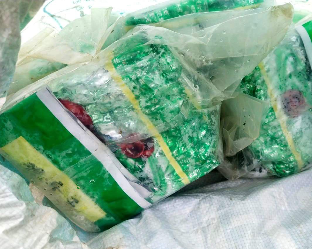 Đi nhặt ve chai, phát hiện 20kg nghi ma túy dạt vào bờ biển