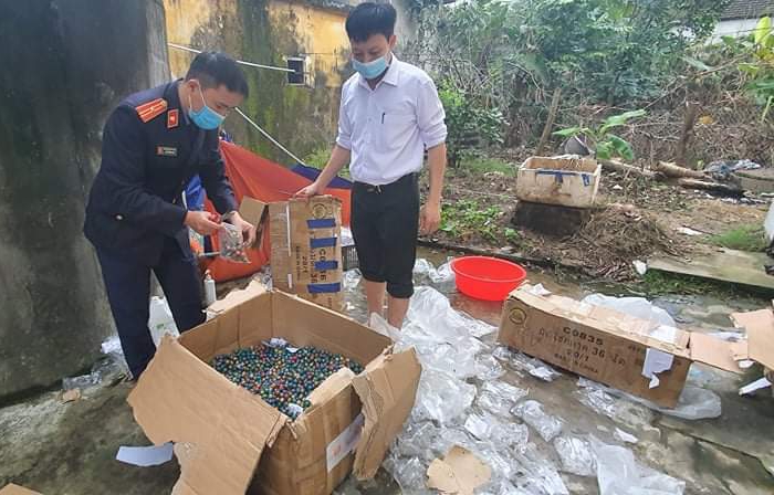 Kiểm sát việc tiêu hủy hơn 100kg pháo hoa nổ