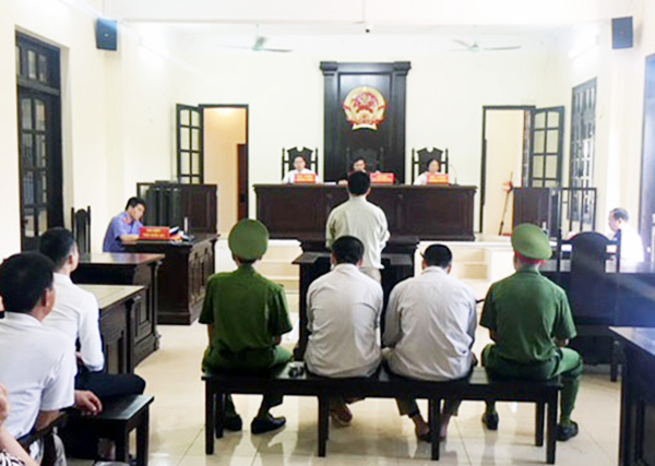 Lãnh án vì tấn công tổ công tác phòng chống dịch COVID-19