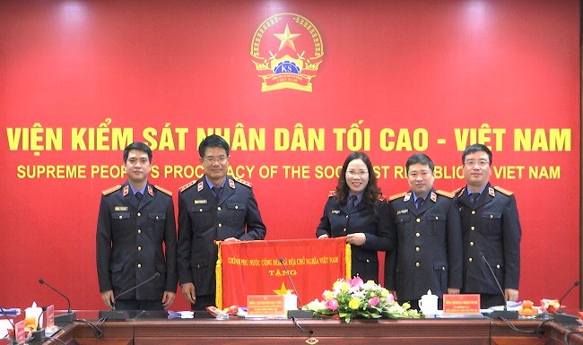 Vụ 14, VKSND tối cao Đón nhận Cờ thi đua của Chính phủ