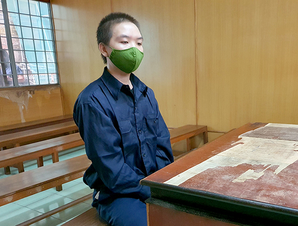 Thanh niên không chấp hành quy định về giãn cách xã hội, khiến chiến sỹ Công an truy đuổi ngã xe và tử vong