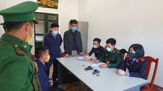 Cất giấu hàng nóng và đưa người xâm nhập trái phép qua địa phận xã Na Ư - Điện Biên