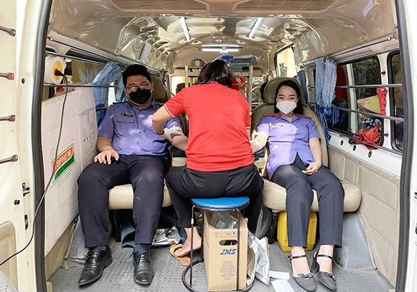 Chi đoàn VKSND Quận 1 tham gia hiến máu tình nguyện