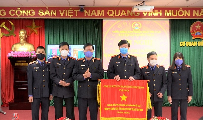 Cơ quan điều tra VKSND tối cao đón nhận Huân chương Lao động hạng Nhì và Cờ thi đua của Chính phủ