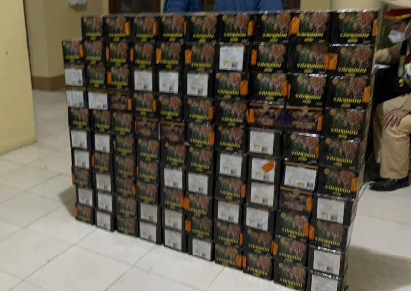 Bắt 2 đối tượng vận chuyển 100 hộp pháo hoa nổ