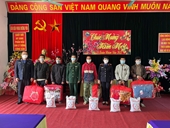 VKSND huyện Điện Biên tặng quà Tết người dân biên giới có hoàn cảnh khó khăn