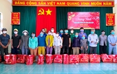Chi đoàn VKSND tỉnh Phú Yên tặng quà Tết gia đình chính sách, người nghèo