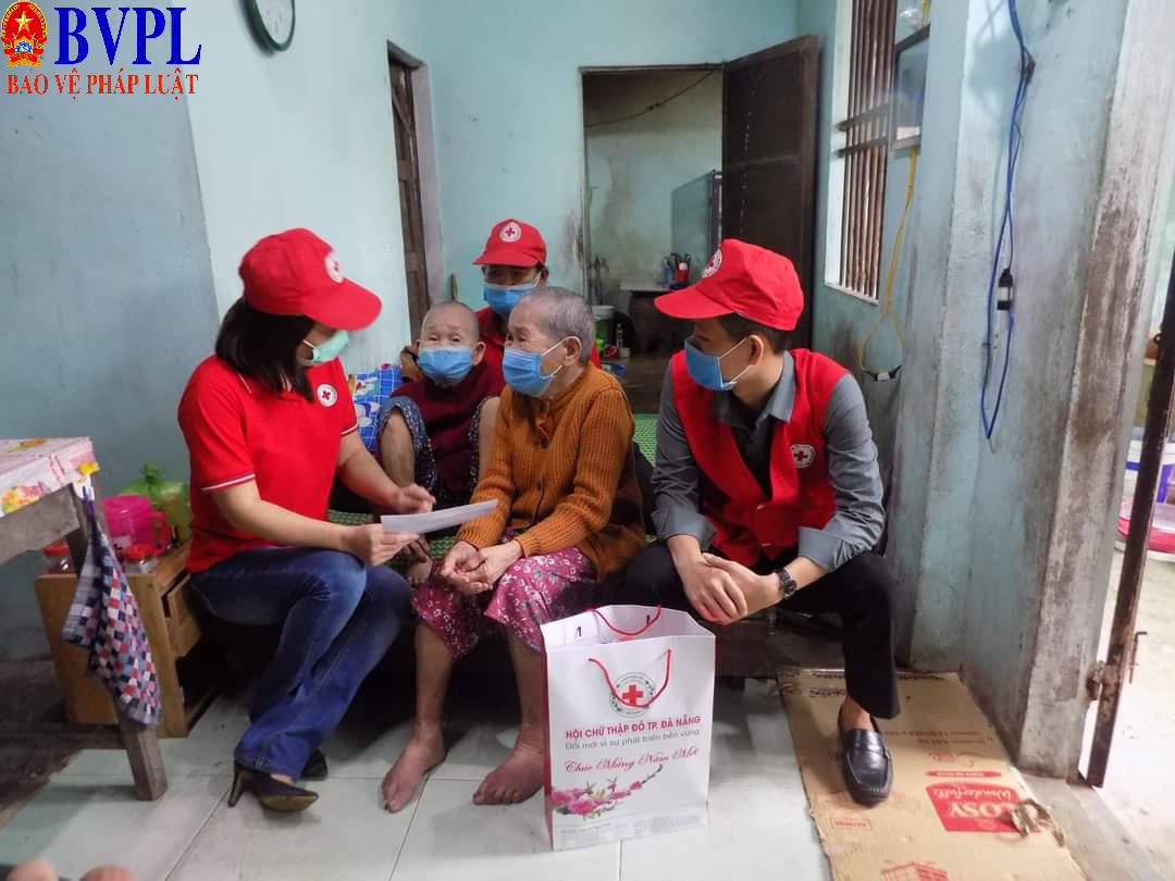 Ấm tình mùa xuân, chăm lo Tết cho những mảnh đời khó khăn