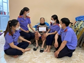 VKSND huyện Buôn Đôn thăm, tặng quà Tết cho Mẹ Việt Nam Anh hùng