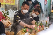 Trải nghiệm chợ nhà giàu ở Hà Nội trong ngày 29 Tết