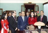Chủ tịch nước dâng hương tưởng niệm Chủ tịch Hồ Chí Minh tại Nhà 67