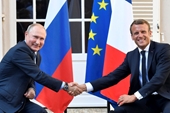 Tổng thống Pháp Macron điện đàm với ông Biden trước khi đến Moscow gặp ông Putin