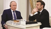 Ông Putin đưa ra những cảnh báo với NATO trong cuộc gặp Tổng thống Pháp ở Moscow