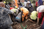 Hình ảnh lở núi kinh hoàng vùi lấp khu dân cư ở Colombia, 15 người chết, mất tích
