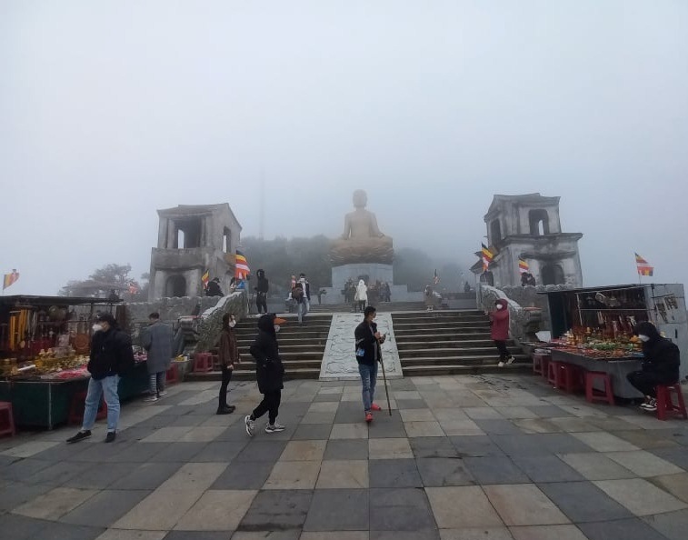 Dâng hương cầu quốc thái dân an tại Yên Tử