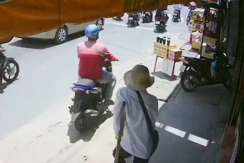 Hai kẻ cướp tài sản của người khuyết tật lãnh án 10 năm tù