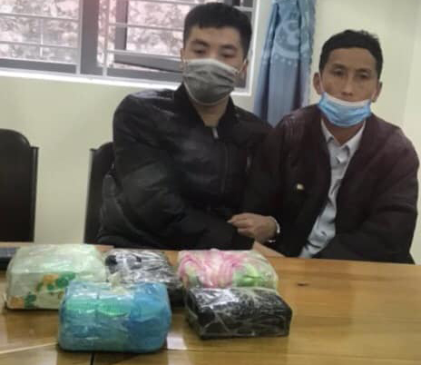 Khởi tố đối tượng mang dao nhọn vận chuyển 2 bánh heroin cùng 6 000 viên ma túy