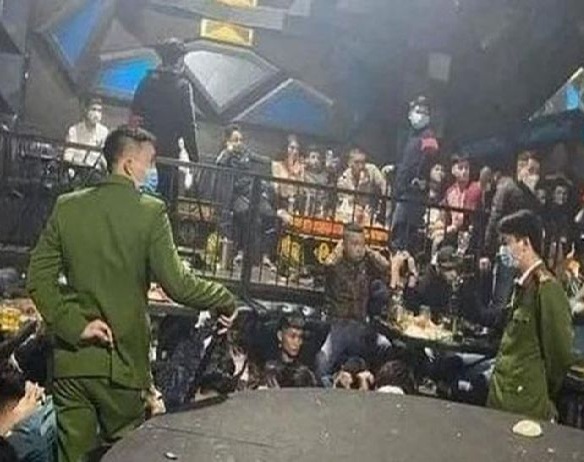 Đột kích quán bar, phát hiện hơn 100 người dương tính ma túy và mắc COVID-19