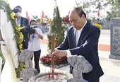 Chủ tịch nước dâng hương tại Khu mộ chí sỹ yêu nước Huỳnh Thúc Kháng
