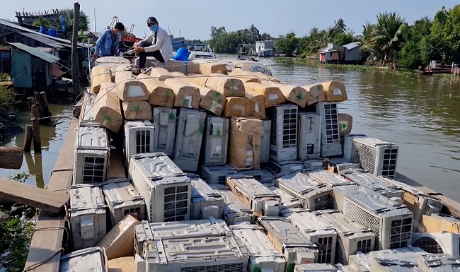 Bắt tàu vận chuyển 443 bộ thiết bị điện lạnh trái phép vào Việt Nam
