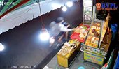 Nhóm thiếu niên liên tiếp giật trộm bánh mì ở TP HCM
