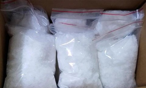 Dùng ô tô vận chuyển gần 2kg ma túy qua biên giới