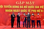 Chủ tịch Quốc hội Vương Đình Huệ gặp mặt, chúc mừng Đội tuyển bóng đá nữ Quốc gia Việt Nam