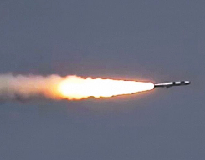 Tên lửa Ấn Độ vô tình khai hỏa rơi xuống lãnh thổ Pakistan