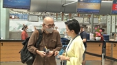 20 du khách nước ngoài đầu tiên đến Việt Nam sau khi mở cửa lại thị trường khách quốc tế