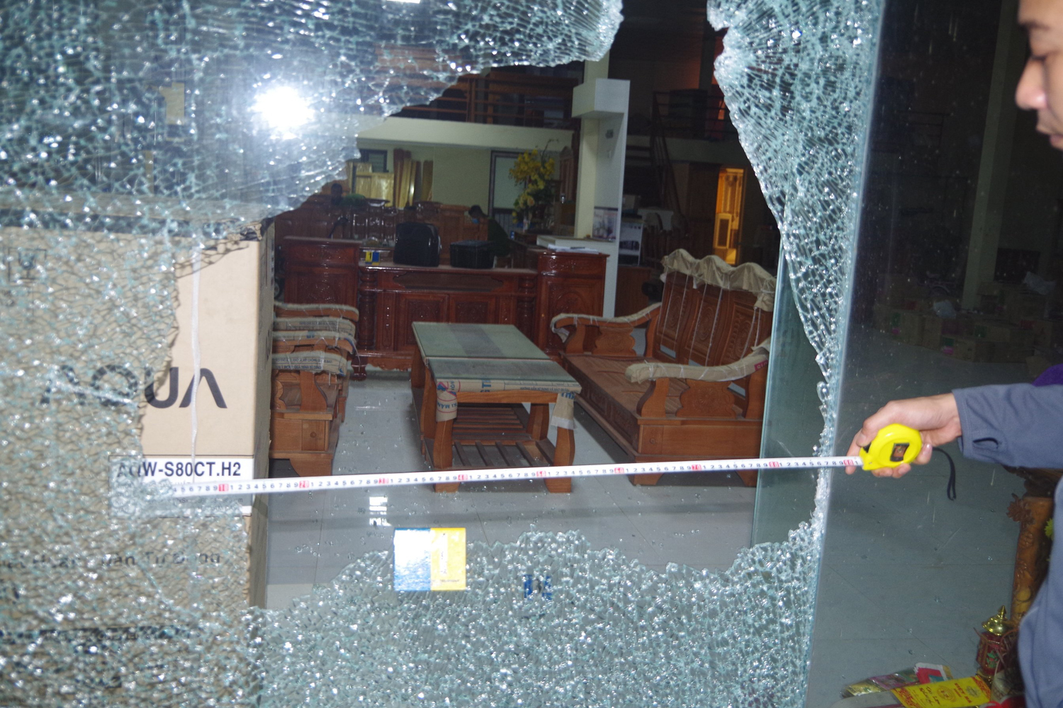 Ráo riết truy bắt đối tượng nổ súng vào nhà dân lúc rạng sáng