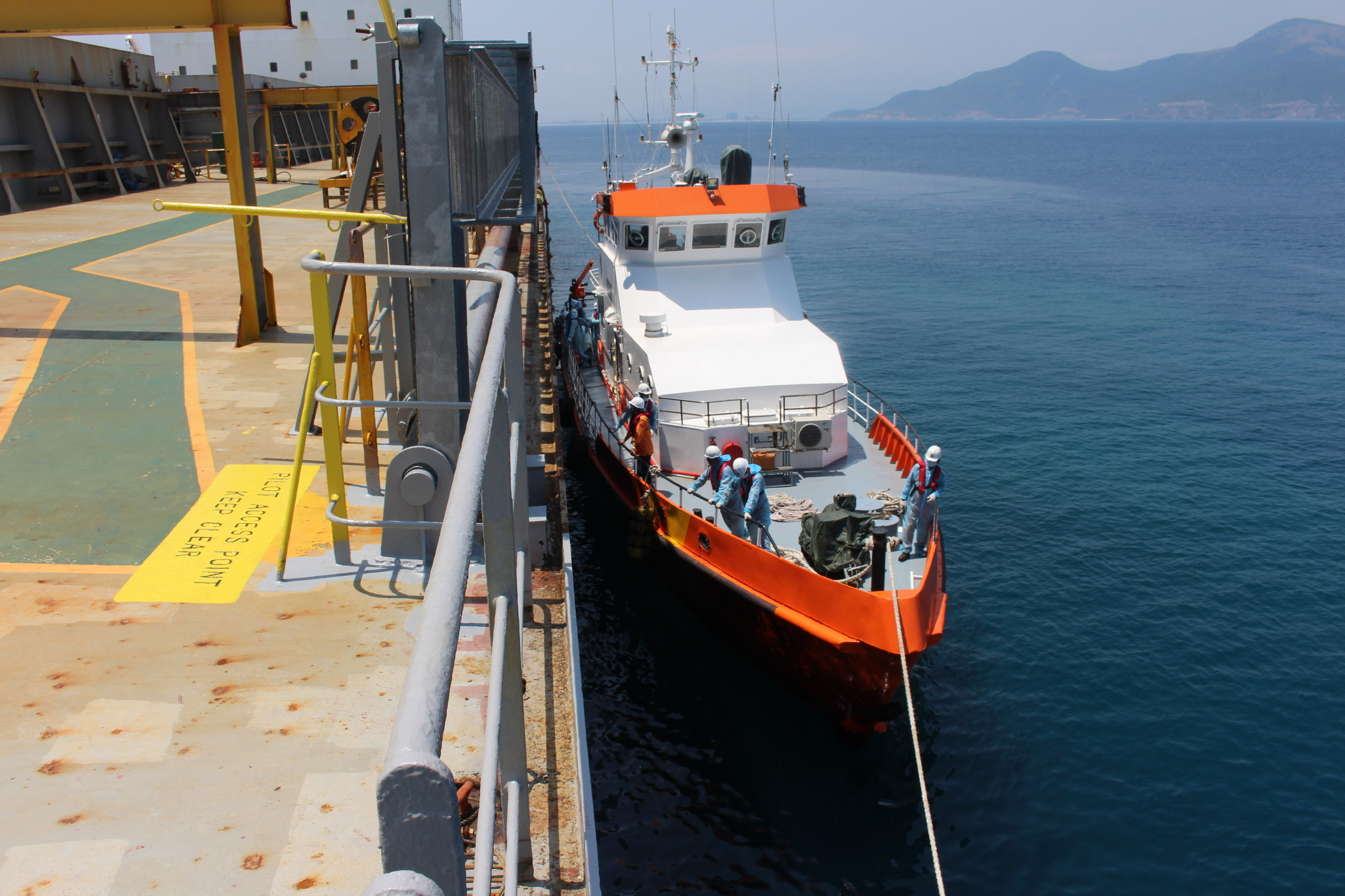 Điều tàu SAR cứu nạn khẩn cấp thuyền viên Philippines trên vùng biển Khánh Hòa