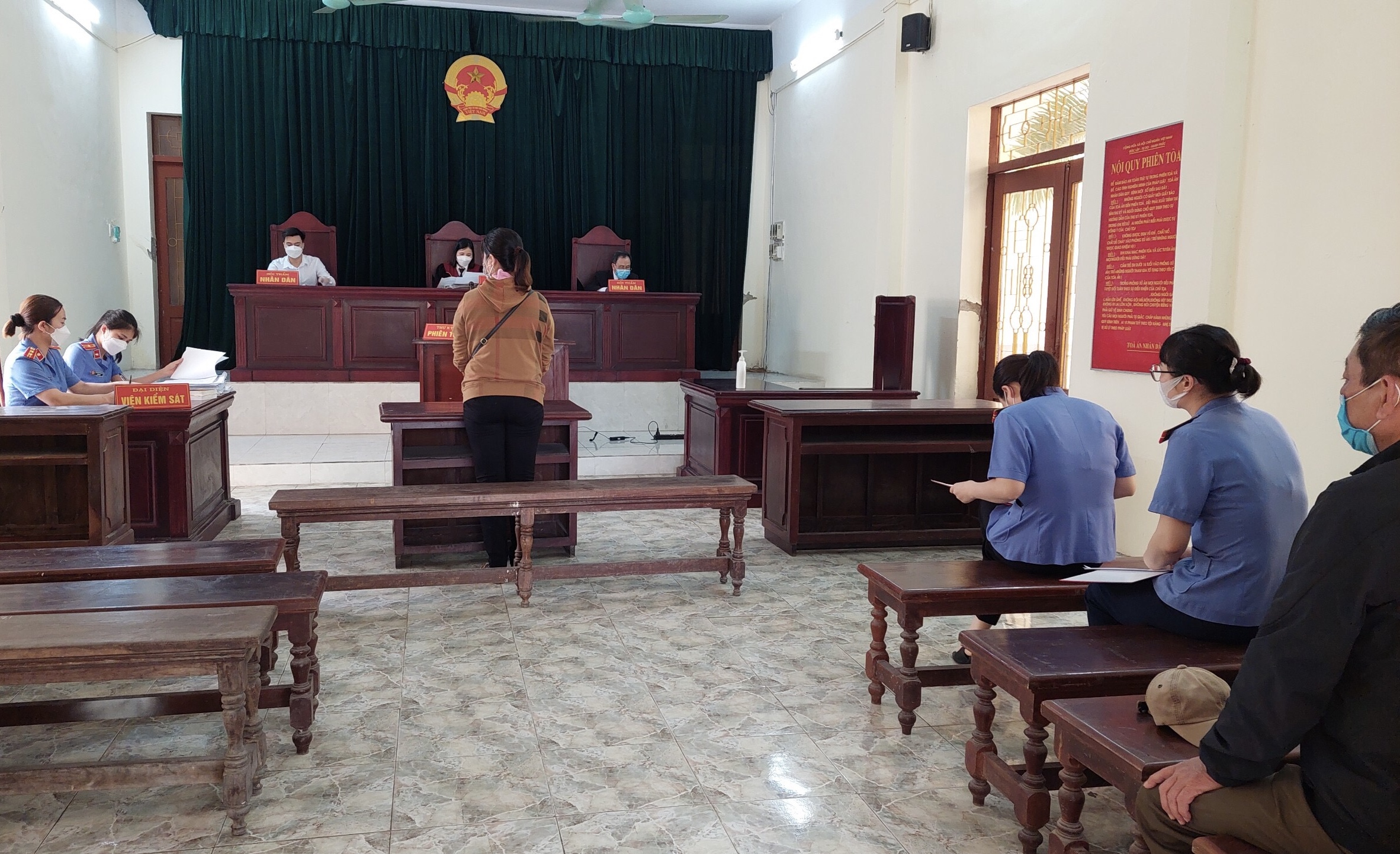 Nữ chủ quán làm lây lan dịch COVID-19 bị phạt 33 tháng tù