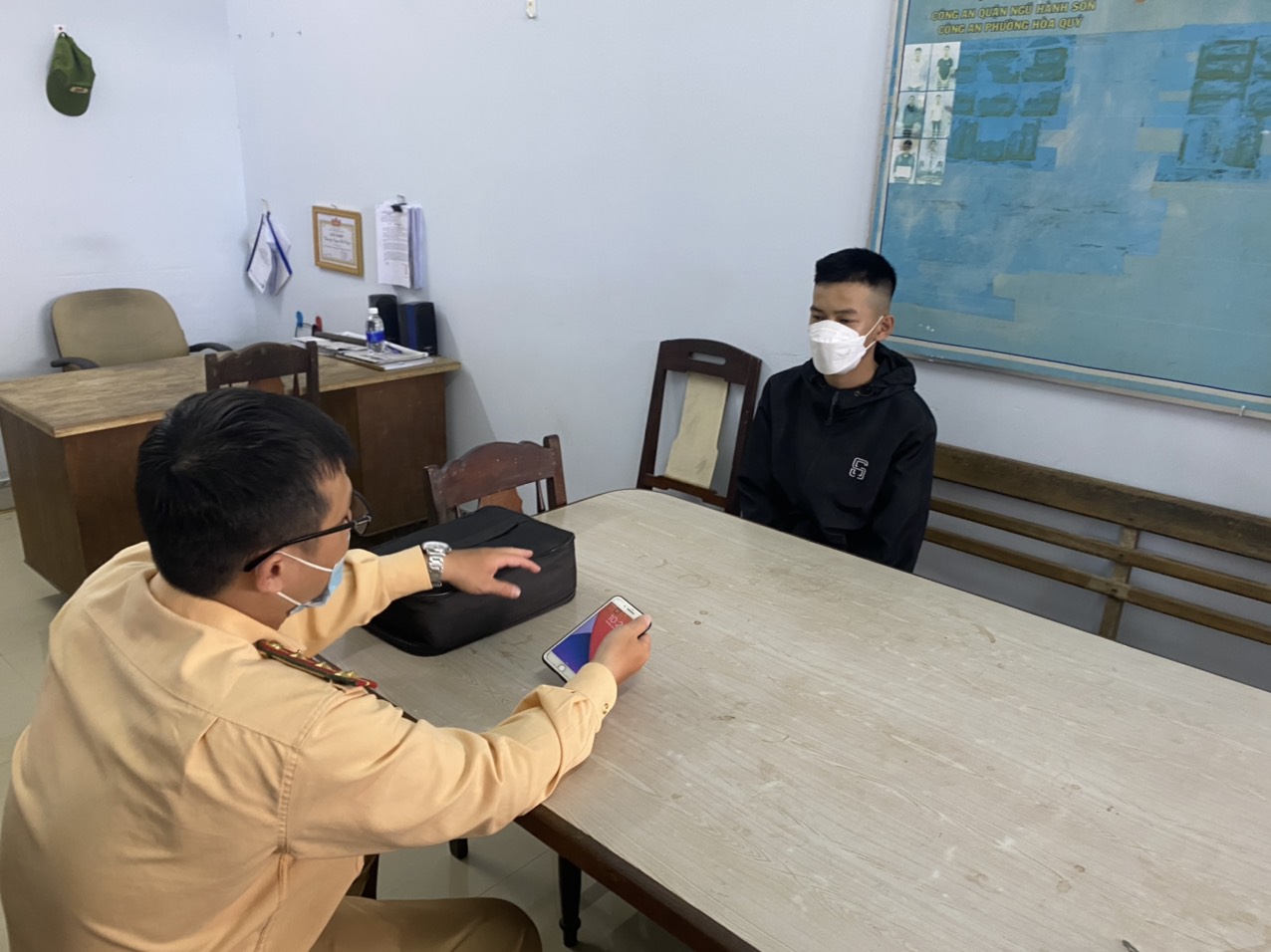 Hơn 70 thanh thiếu niên vác hung khí đi hỗn chiến