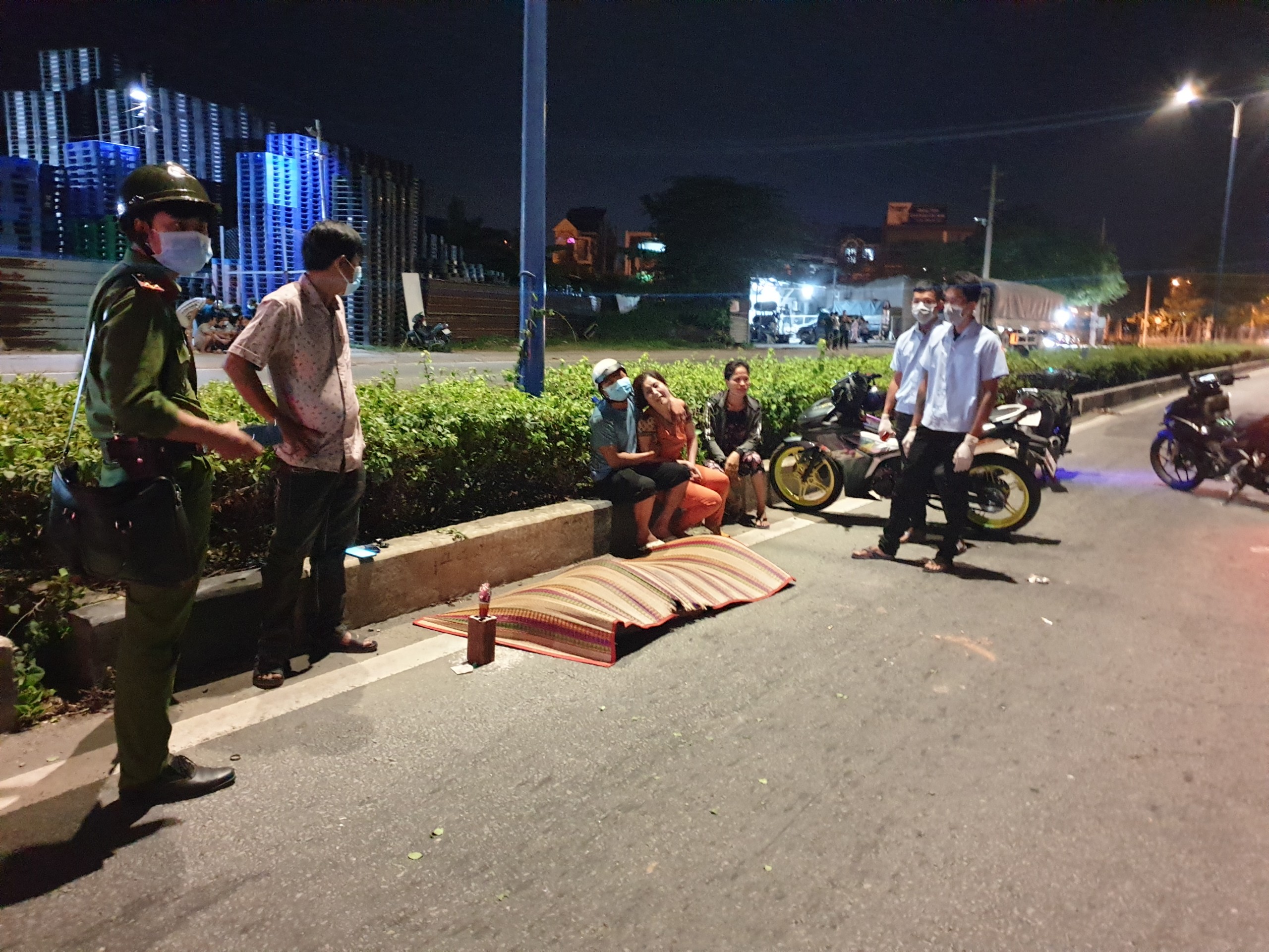 CLIP Truy tìm chiếc ô tô tông chết người đi bộ rồi bỏ trốn