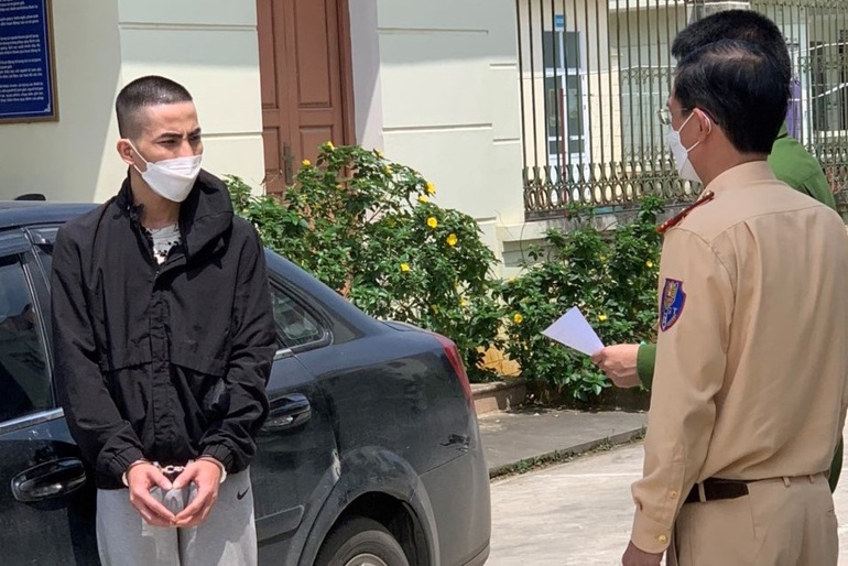 Truy đuổi gần 90 km trên cao tốc, CSGT bắt được đối tượng có súng và ma túy