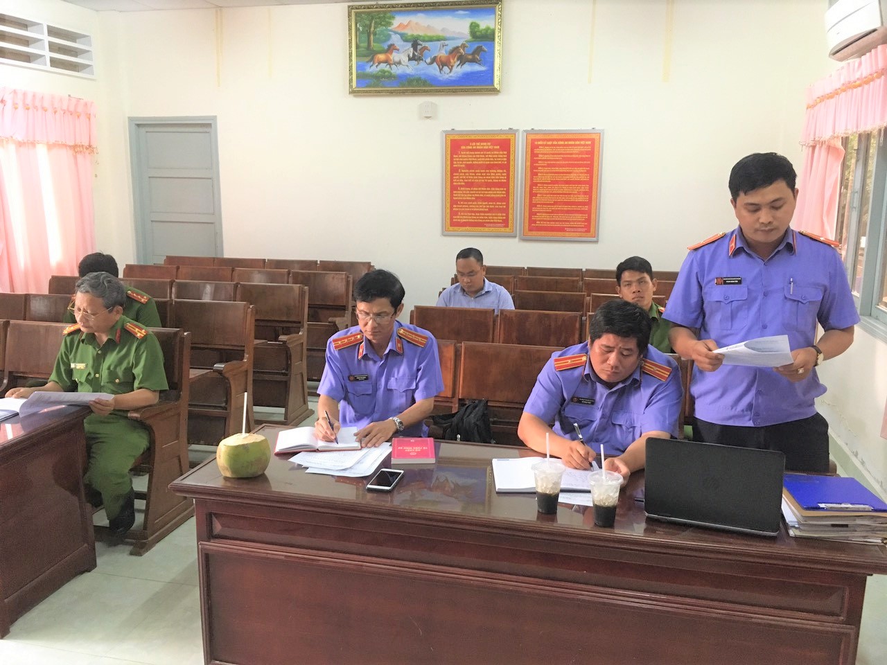 VKSND huyện Gò Công Đông kiến nghị phòng ngừa tội phạm và vi phạm pháp luật