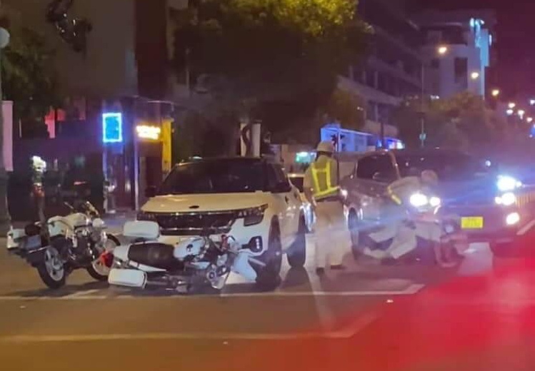 Tài xế ôtô có biểu hiện say xỉn, chống đối CSGT khi bị đo nồng độ cồn