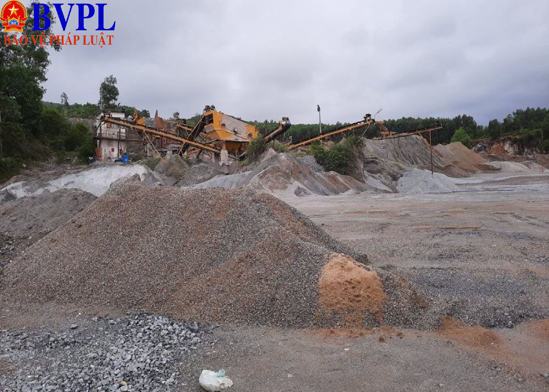 Kiên quyết xử lý hành vi khai thác, vận chuyển và sử dụng đất san lấp không đúng quy định