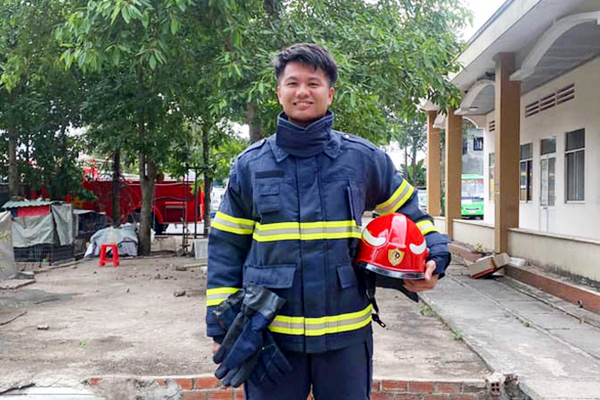 Thăng quân hàm đối với chiến sỹ Cảnh sát dũng cảm cứu người