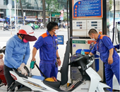 Giá xăng dầu tiếp đà giảm giá từ chiều nay, mức giảm sâu nhất hơn 800 đồng lít