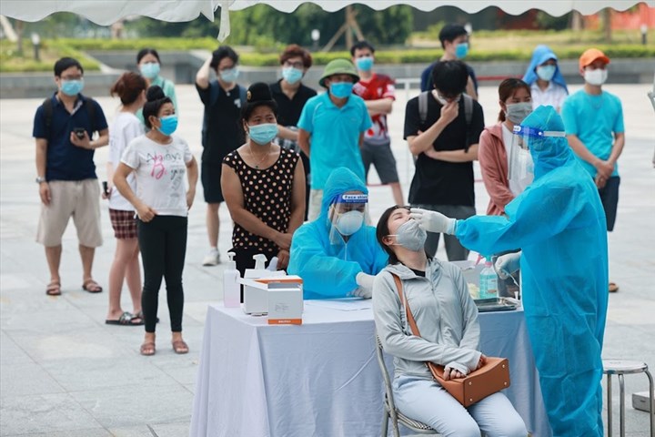 Ngày 12 4, ghi nhận 22 804 ca nhiễm COVID-19, Hà Nội gần 2 000 ca