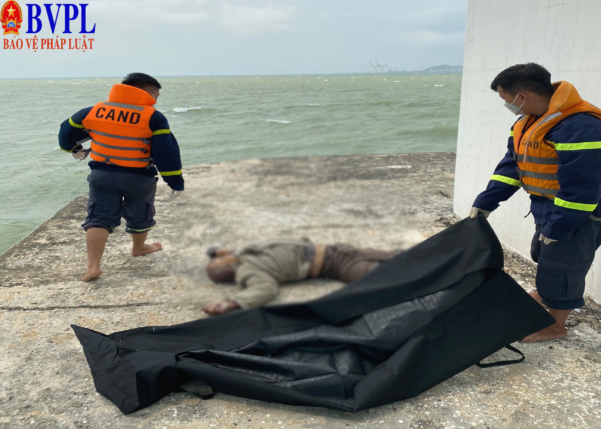 Phát hiện thi thể người đàn ông dưới mố trụ cầu Thuận Phước