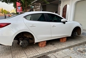 Xe ô tô đậu trước nhà bị kẻ gian trộm cả 4 bánh ở Đắk Lắk