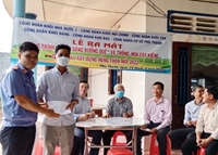 VKSND huyện Tân Phú Đông phối hợp thực hiện chương trình “Thắp sáng đường quê”