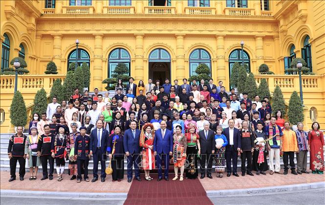 Chủ tịch nước Già làng, trưởng bản là những người giữ lửa ở các bản, làng