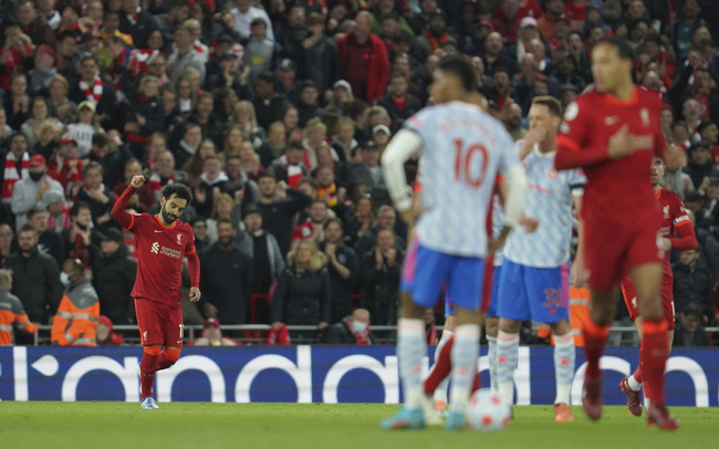 Vùi dập Man Utd, Liverpool vươn lên đỉnh bảng Ngoại hạng Anh