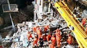 Tòa nhà 8 tầng sụp đổ, 62 người bị vùi lấp, mất tích
