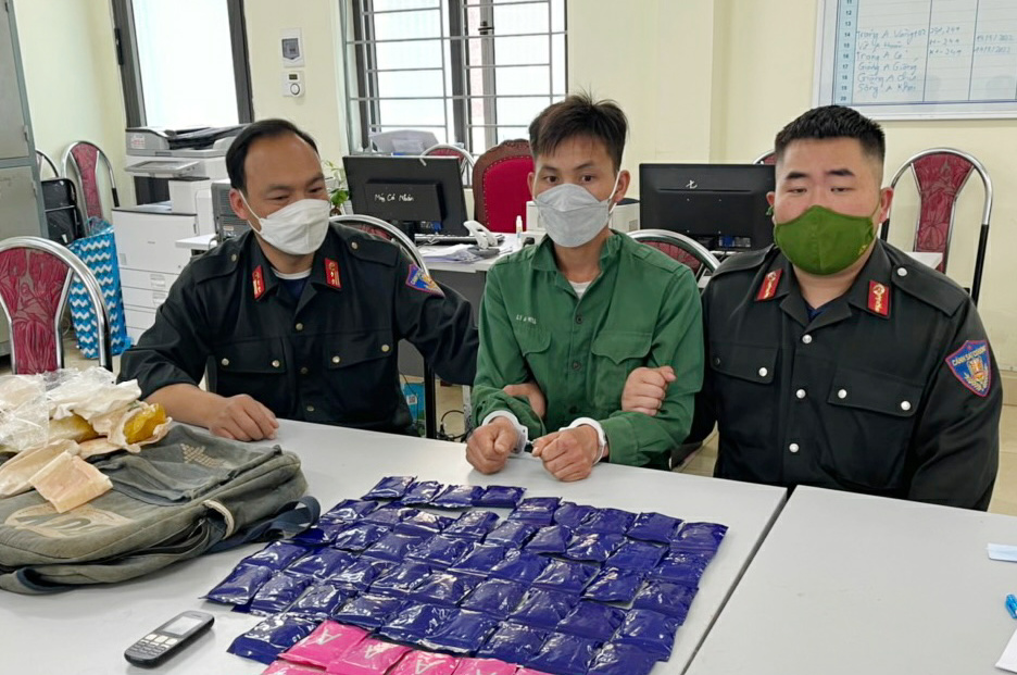 Bắt giữ đối tượng mua bán trái phép hơn 11 000 viên ma túy tổng hợp