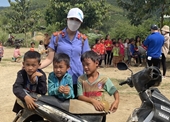 Tuổi trẻ VKSND tỉnh Lâm Đồng tặng dồ dùng học tập cho học sinh