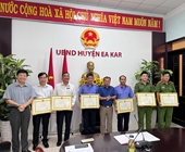 Khen thưởng đột xuất VKSND huyện Ea Kar vì thành tích xuất sắc trong giải quyết án